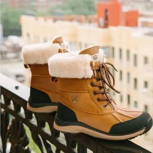 NWT Adirondack III Waterproof Bootie
UGG women boots size 10